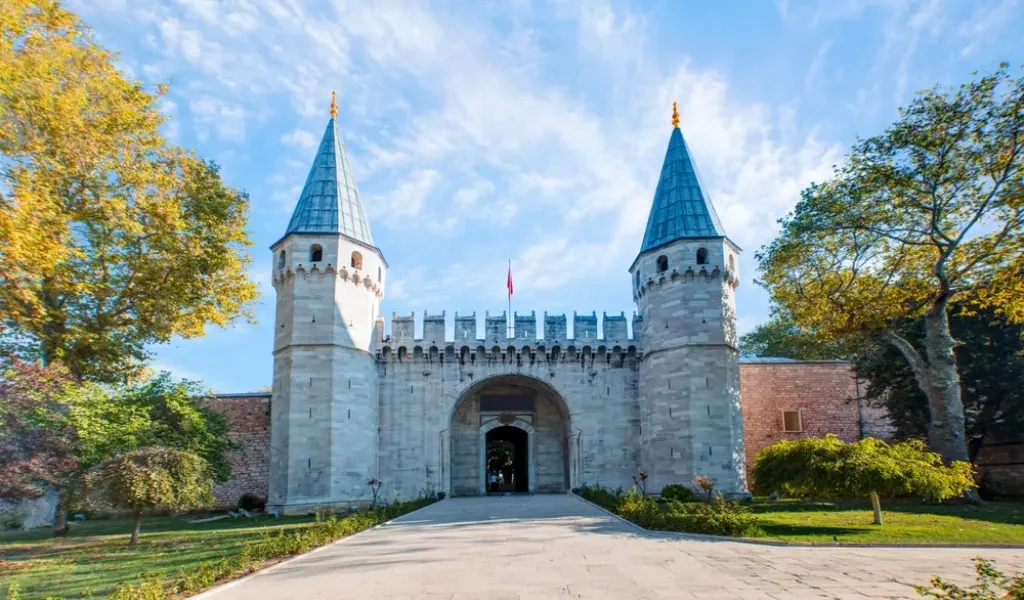 Topkapı Sarayı Hakkında Daha Fazla Detay Öğrenin